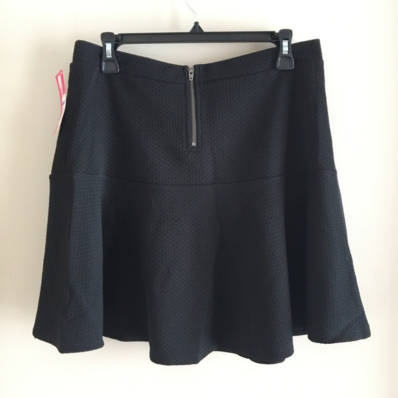 NWT Black stretchy skater skirt with zip back - Picture 6 of 6